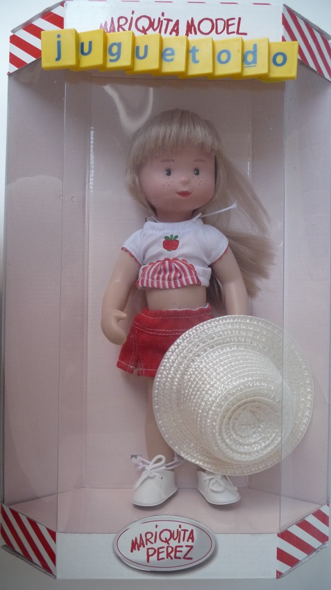 Mariquita Model Rubia jersey manzana y sombrero