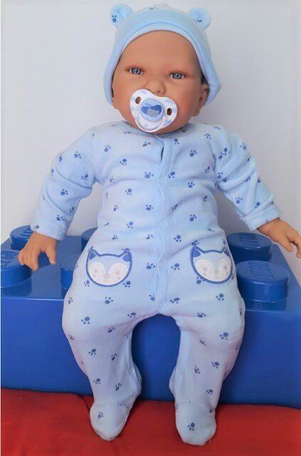 Quique pijama huellas azul ( Berenguer 500 ) imagen b