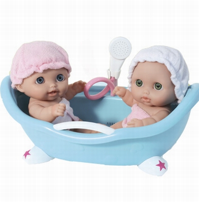 Gemelos en la bañera