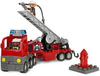 Camión de bomberos  y bomberos