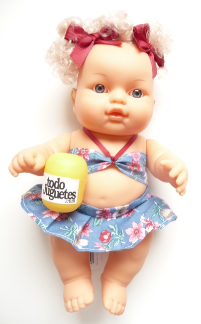 Niña conjunto flores