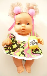 Niña pompones rosa