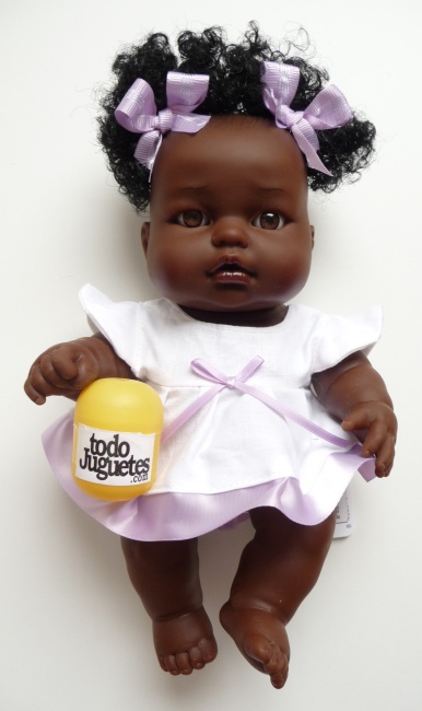 Niña negrita vestido blanco y malva modelo A