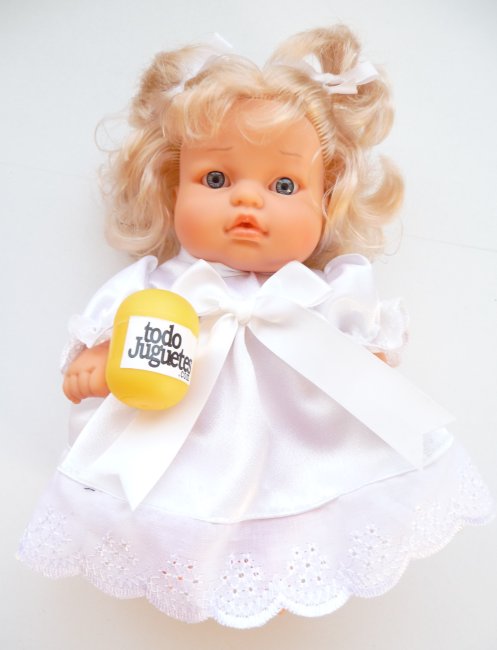 Muñeca con vestido modelo C
