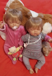 Bebita Rubia dormida ARTICULADA pijama