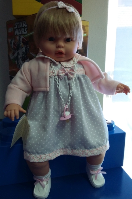 Andrea de paseo ( Nines dOnil 1600G ) imagen b