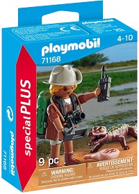 Investigador con caiman
